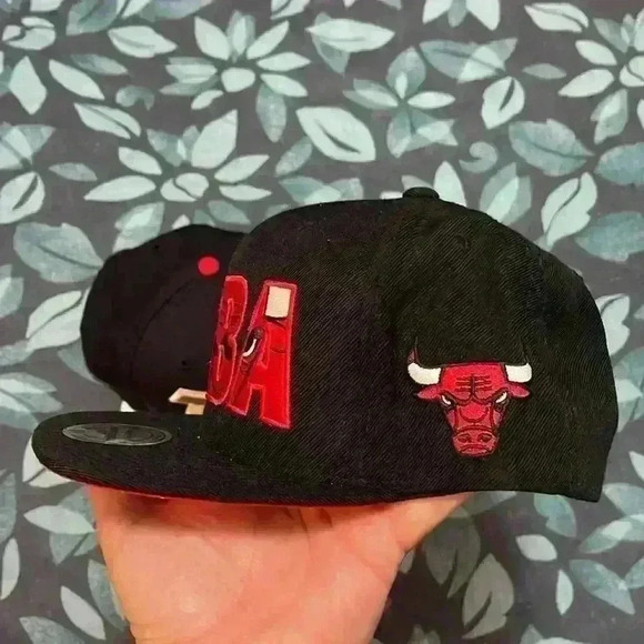 Chicago Bulls Cap - Lot of 2 - Picture 10 of 15